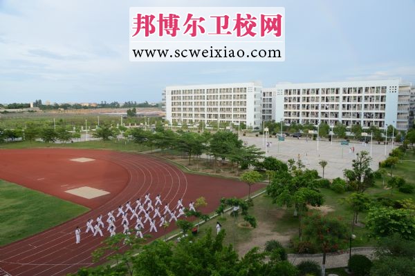 北海市衛(wèi)生學(xué)校校園一角